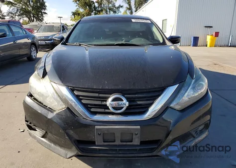 2017 Nissan Altima 2.5 z USA, uszkodzony, nr VIN 1N4AL3AP4HC212375